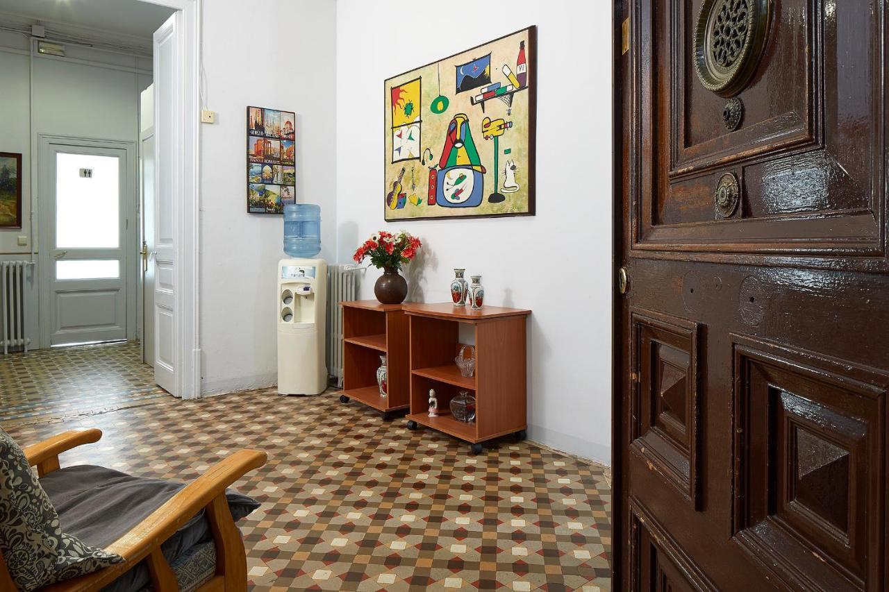 B&B Estudiantes Balmes Barselona Dış mekan fotoğraf