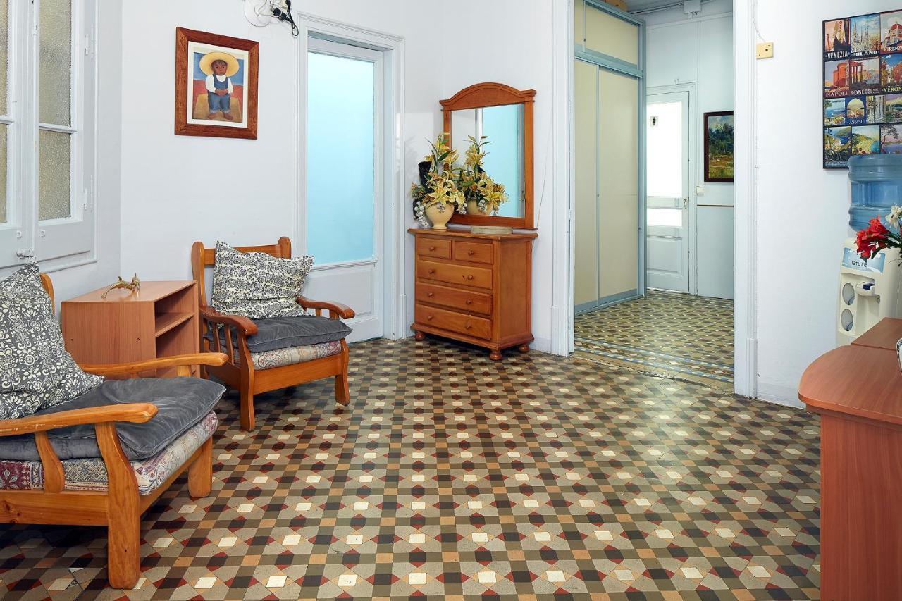 B&B Estudiantes Balmes Barselona Dış mekan fotoğraf